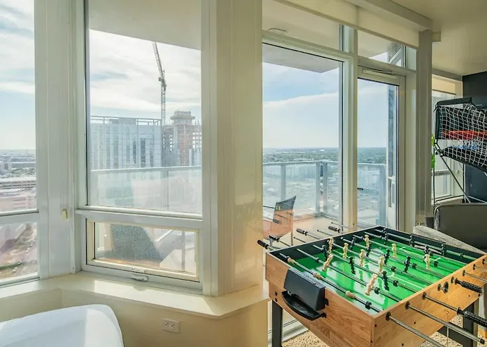 Stylish High-rise 2br Dt Views Pool Parking Apartamento *