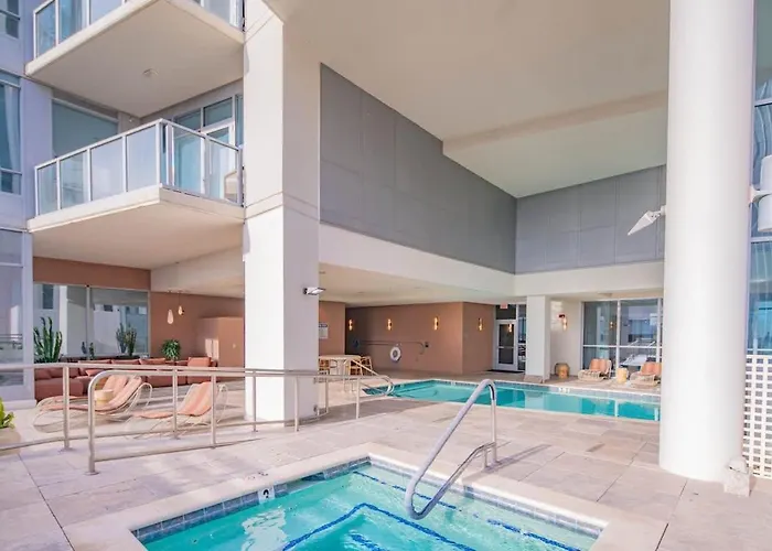 Apartamento Stylish High-rise 2br Dt Views Pool Parking *
