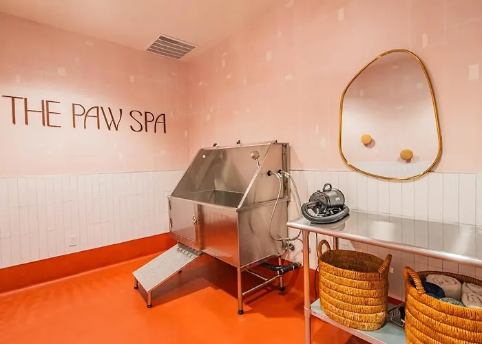 Stylish High-rise 2br Dt Views Pool Parking Apartamento Phoenix
