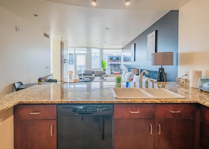 Apartamento Stylish High-rise 2br Dt Views Pool Parking *